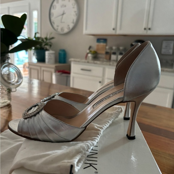 MANOLO BLAHNIK SILVER HEELS - Picture 4 of 6